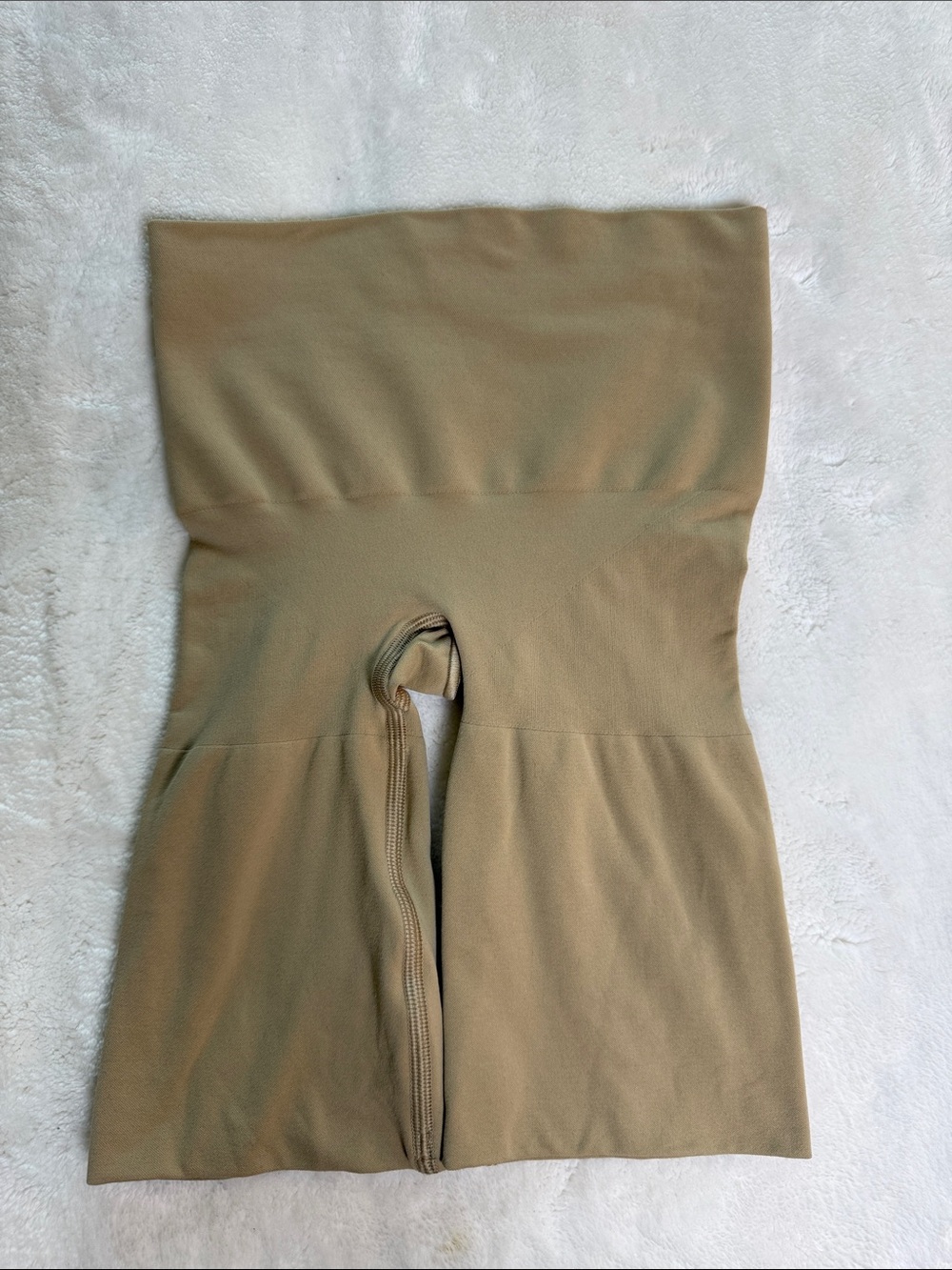 SKIMS Seamless Sculpt High-Waisted Mid Thigh Shorts - Clay / Sand - Size XS